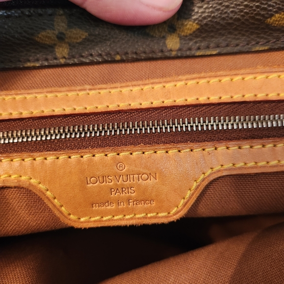 Authentic Louis Vuitton 💋 - Picture 7 of 8